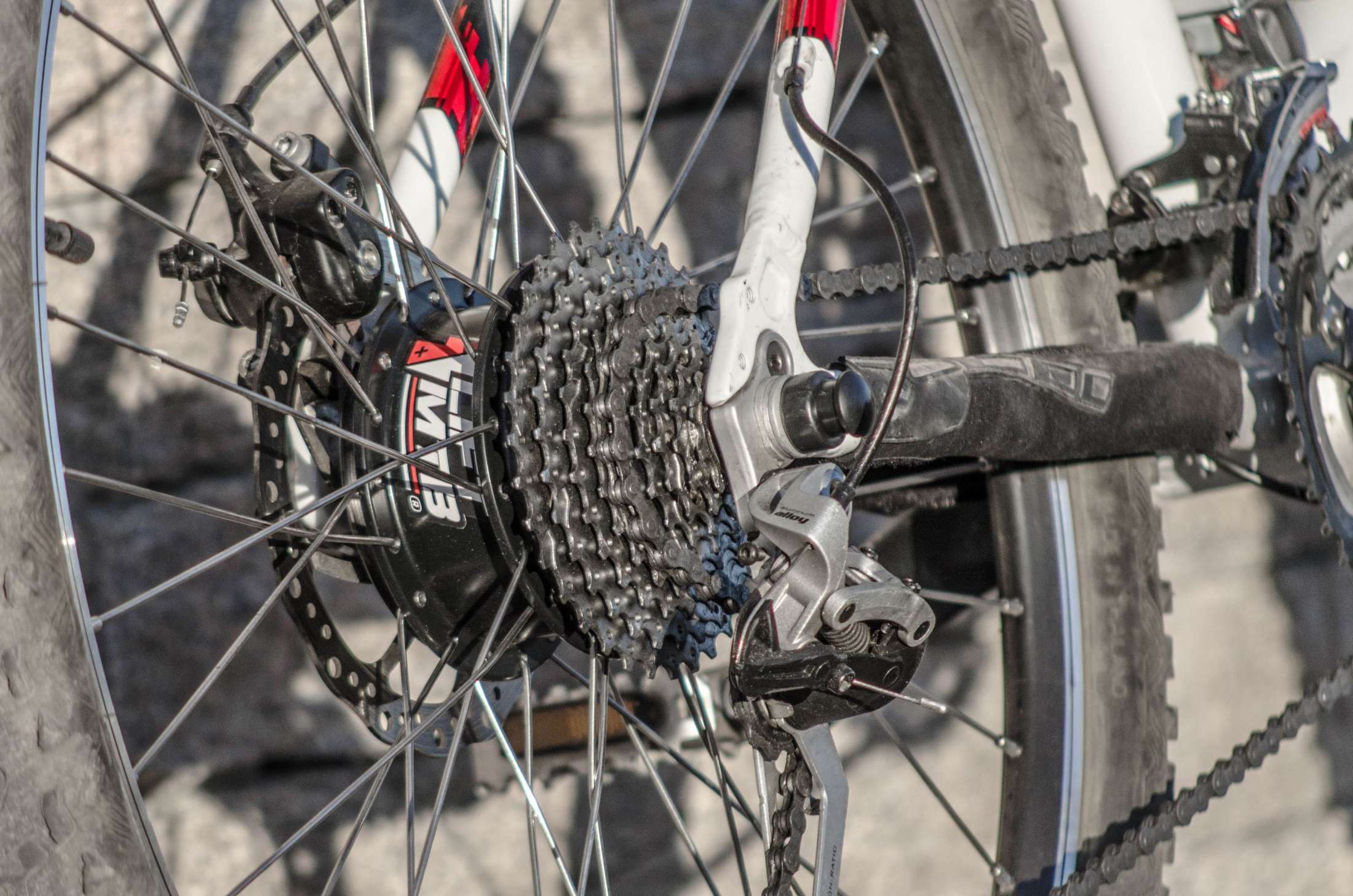 Moteur roue pour vélo pour transformer son vélo en électrique.