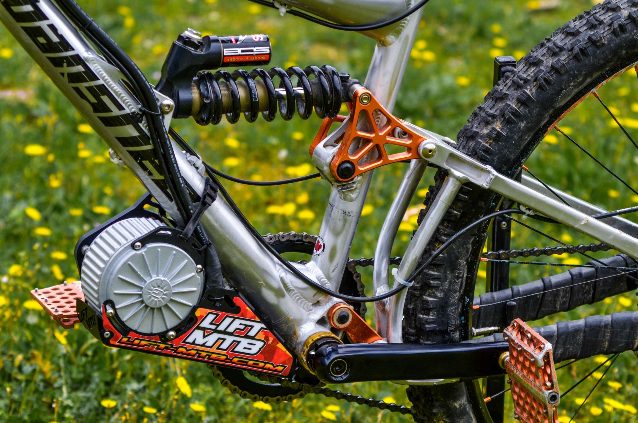 Por nombre Correspondencia Itaca Bicicleta eléctrica BANSHEE con asistencia eléctrica adaptable.