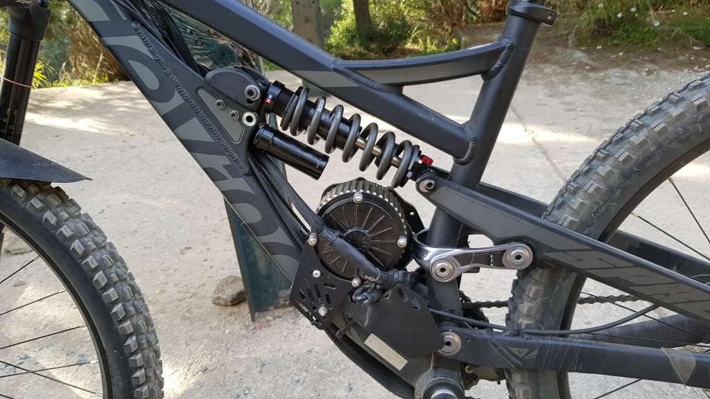 Devinci avec kit moteur pédalier électrique pour VTT