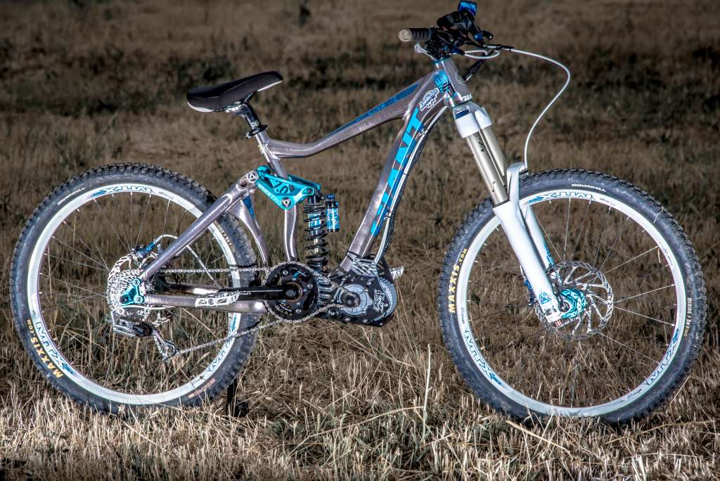 VTT GIANT enduro transformé en électrique