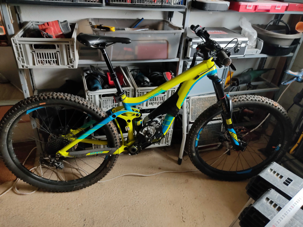 enduro giant avec motorisation électrique