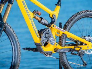 nuke proof e-bike transformé en électrique avec kit lift mtb