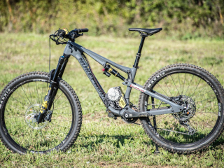 nuke proof e-bike converti en électrique avec moteur de roue lift mtb