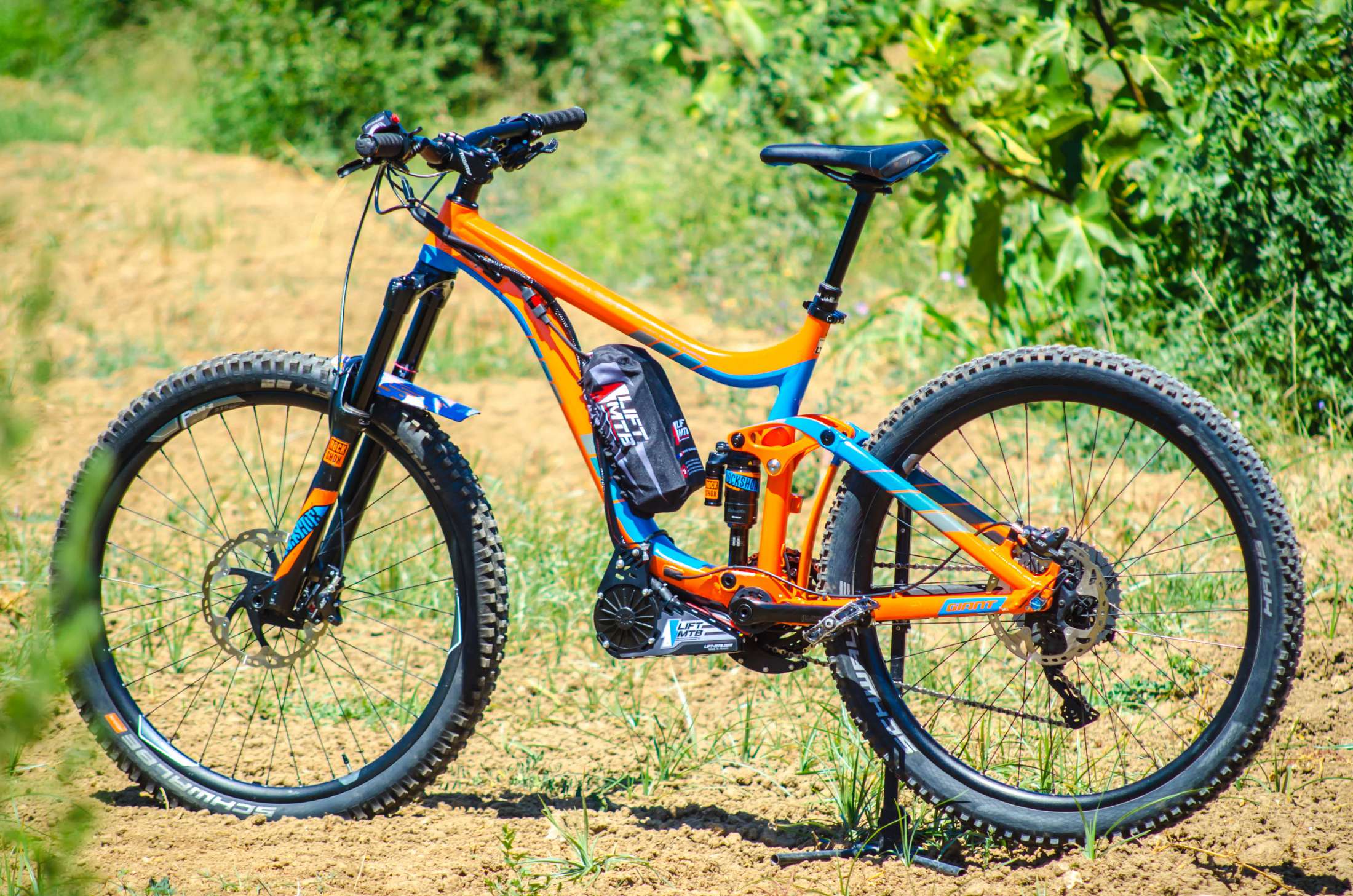 GIANT electric bike with adaptable pedal motor kit